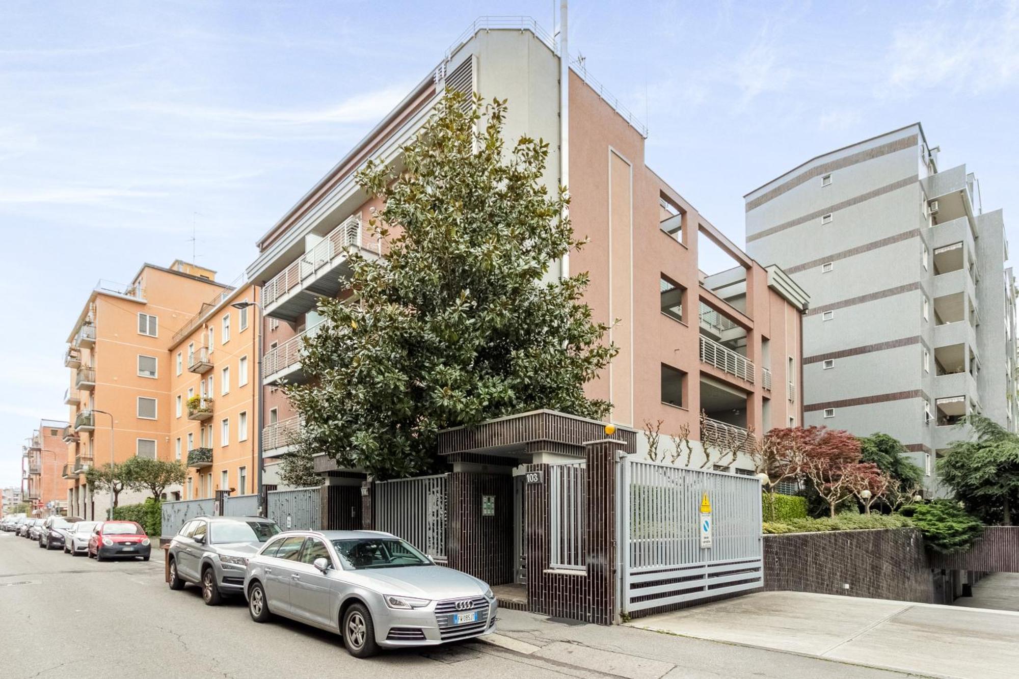 Rentopolis Apartments - Palazzo Candiani Milan Exterior photo